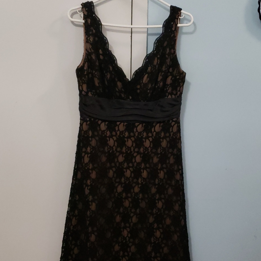 Laced sleeveless cocktail dress